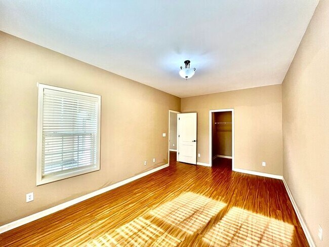 Building Photo - 12821 Doe Dr