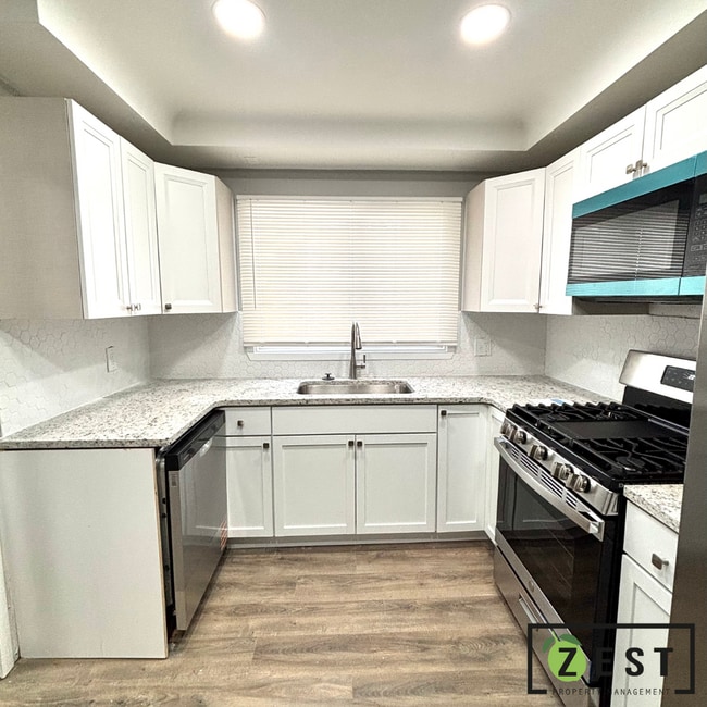 Building Photo - OPEN HOUSE- 1/24! 1PM-1:30PM! GORGEOUS 3 BD 1.5 BATH HOME!