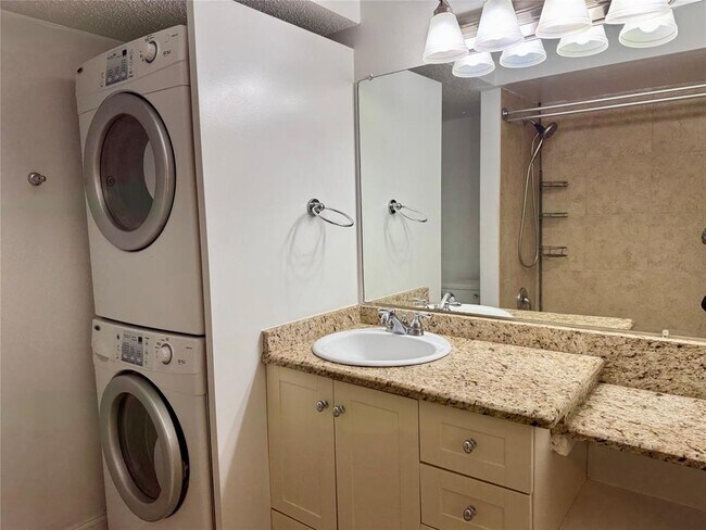 Building Photo - 2300 Nacogdoches Rd