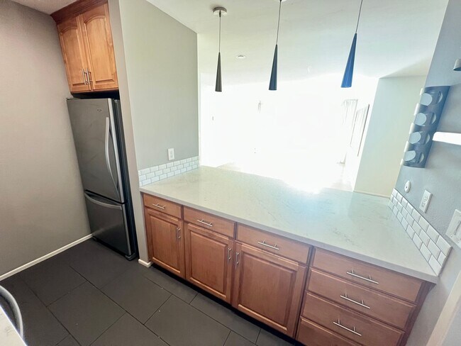 Building Photo - 2 Bed / 2 Bath Condo with Panoramic Ocean ...