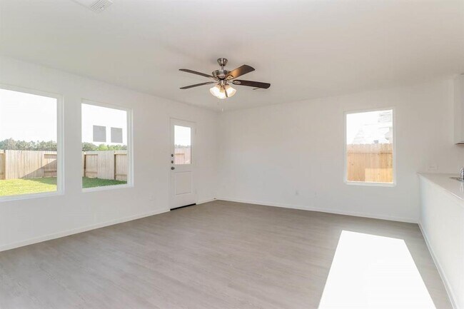Building Photo - 16465 Blossom Grv Dr
