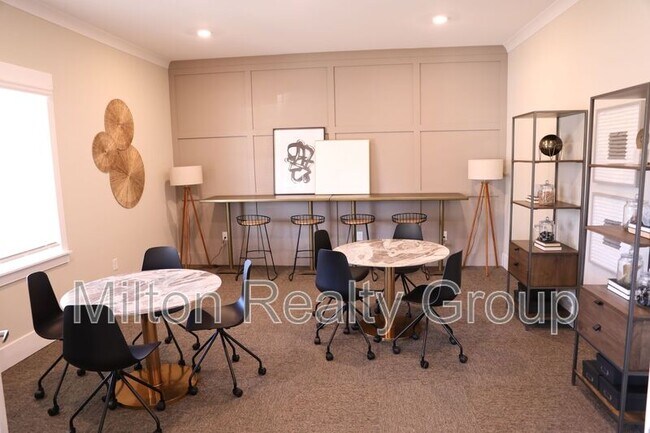 Building Photo - 250 Grove Cir