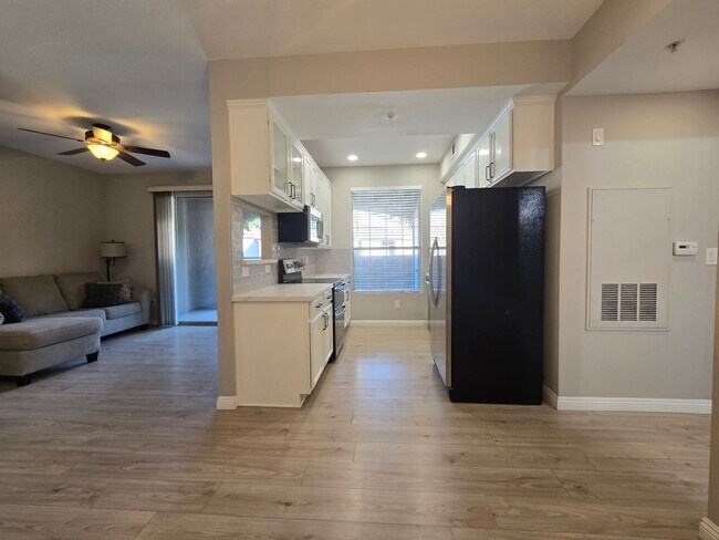 Building Photo - CANYON CREST CONDO
