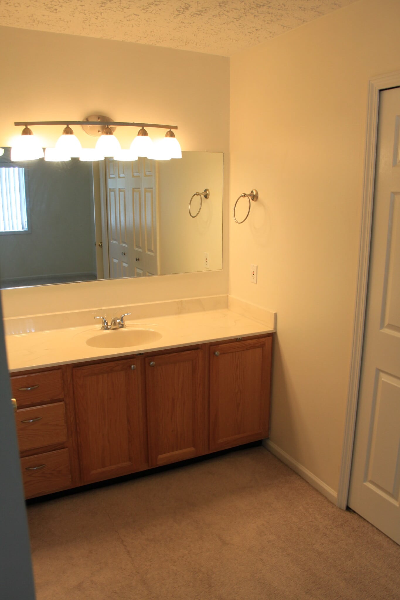 Bath - 15920 Short St