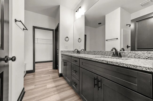 Building Photo - 506 Victoria Wy