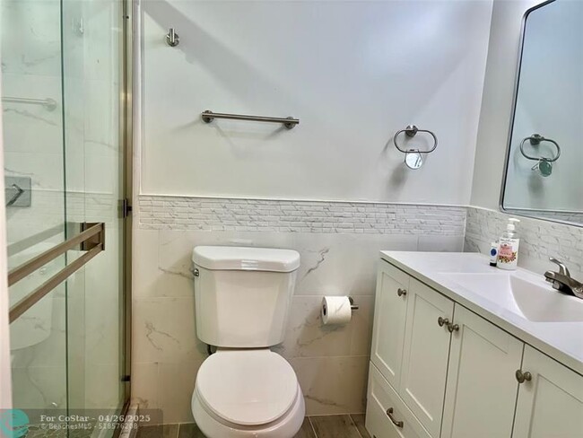 Building Photo - 3725 S Ocean Dr