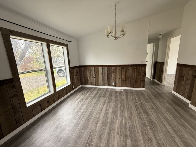 Building Photo - 4140 Bonanza Cir