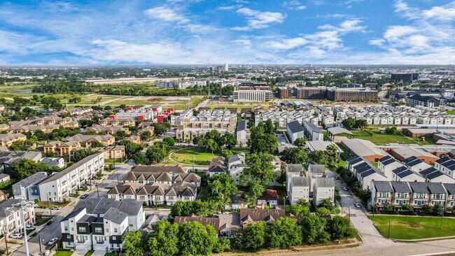 Building Photo - 2905 Baer St