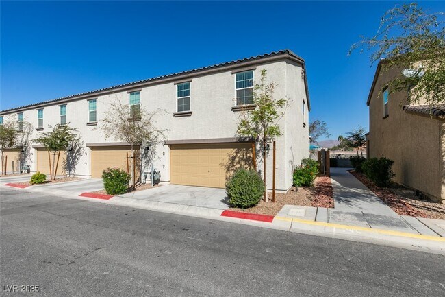 Building Photo - 5164 Steep Cliffs Ave