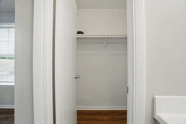 Building Photo - 909 Westwind Pl