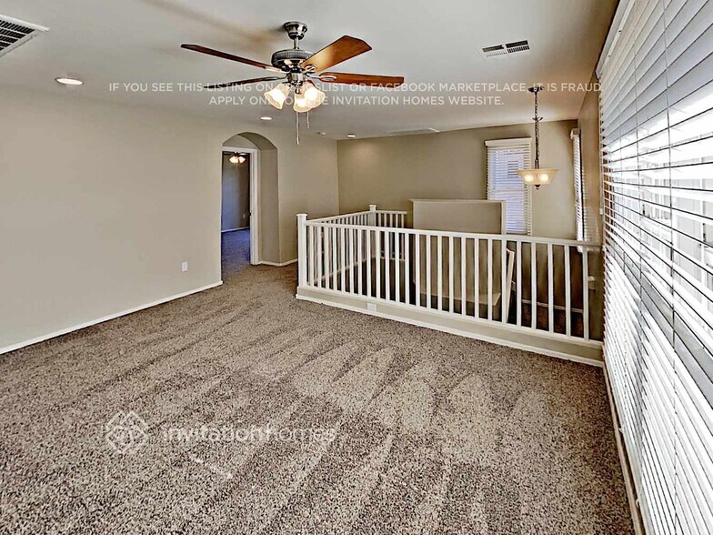 Building Photo - 853 S Huish Dr