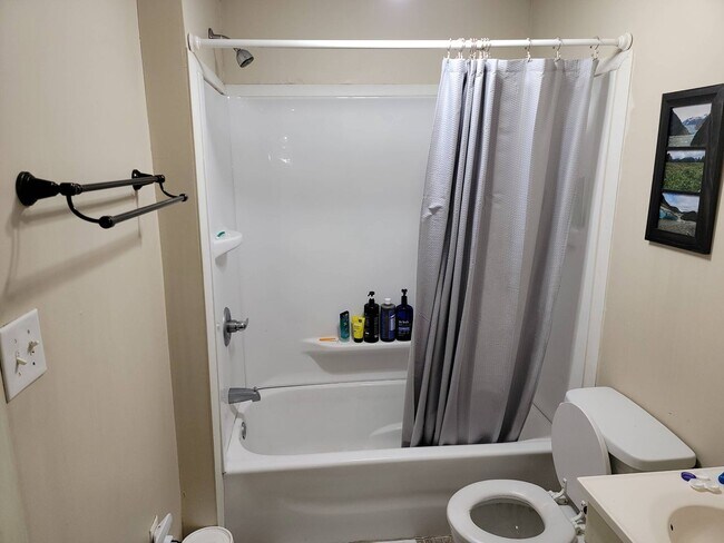 Building Photo - 3 bed, 1 bath single family home