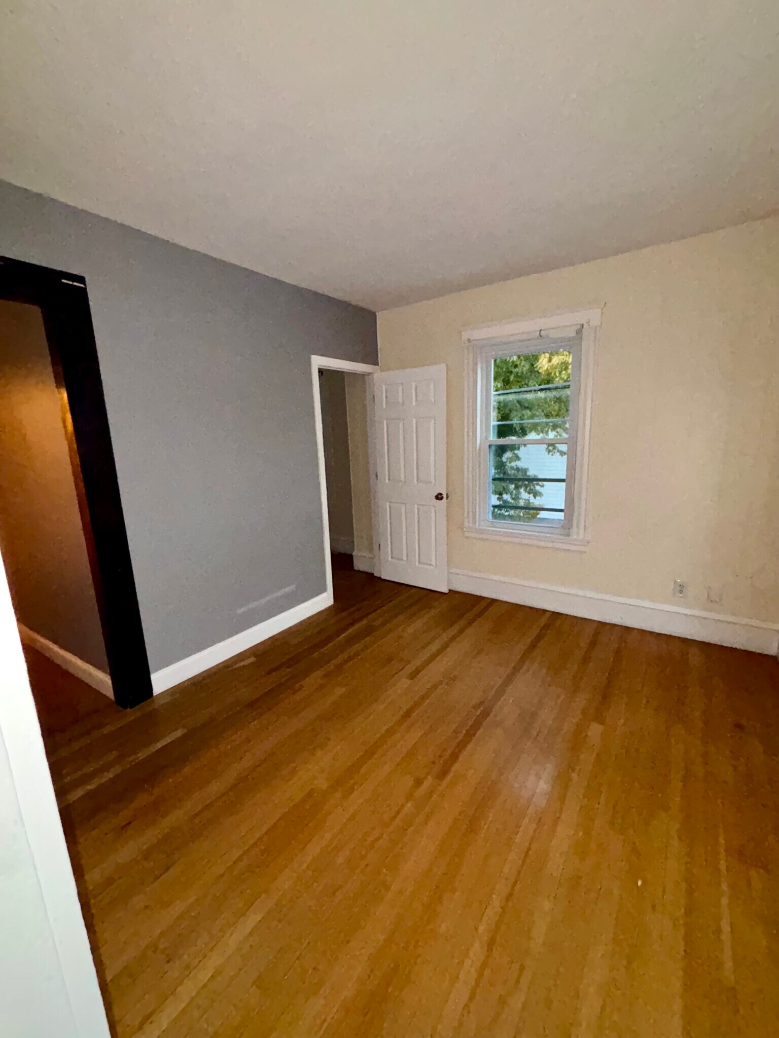 Building Photo - 25 Lenox St