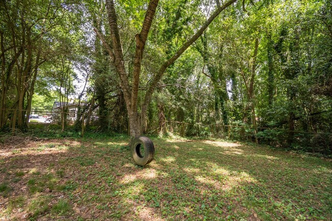 Building Photo - 175 Habersham Way