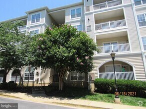 Building Photo - Gorgeous condo in a great location!