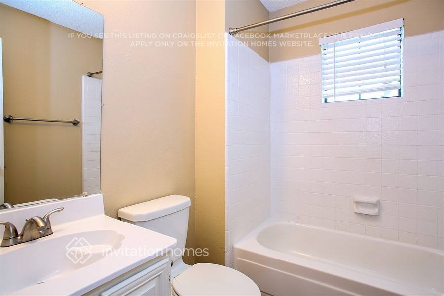 Building Photo - 2800 Claremont Dr