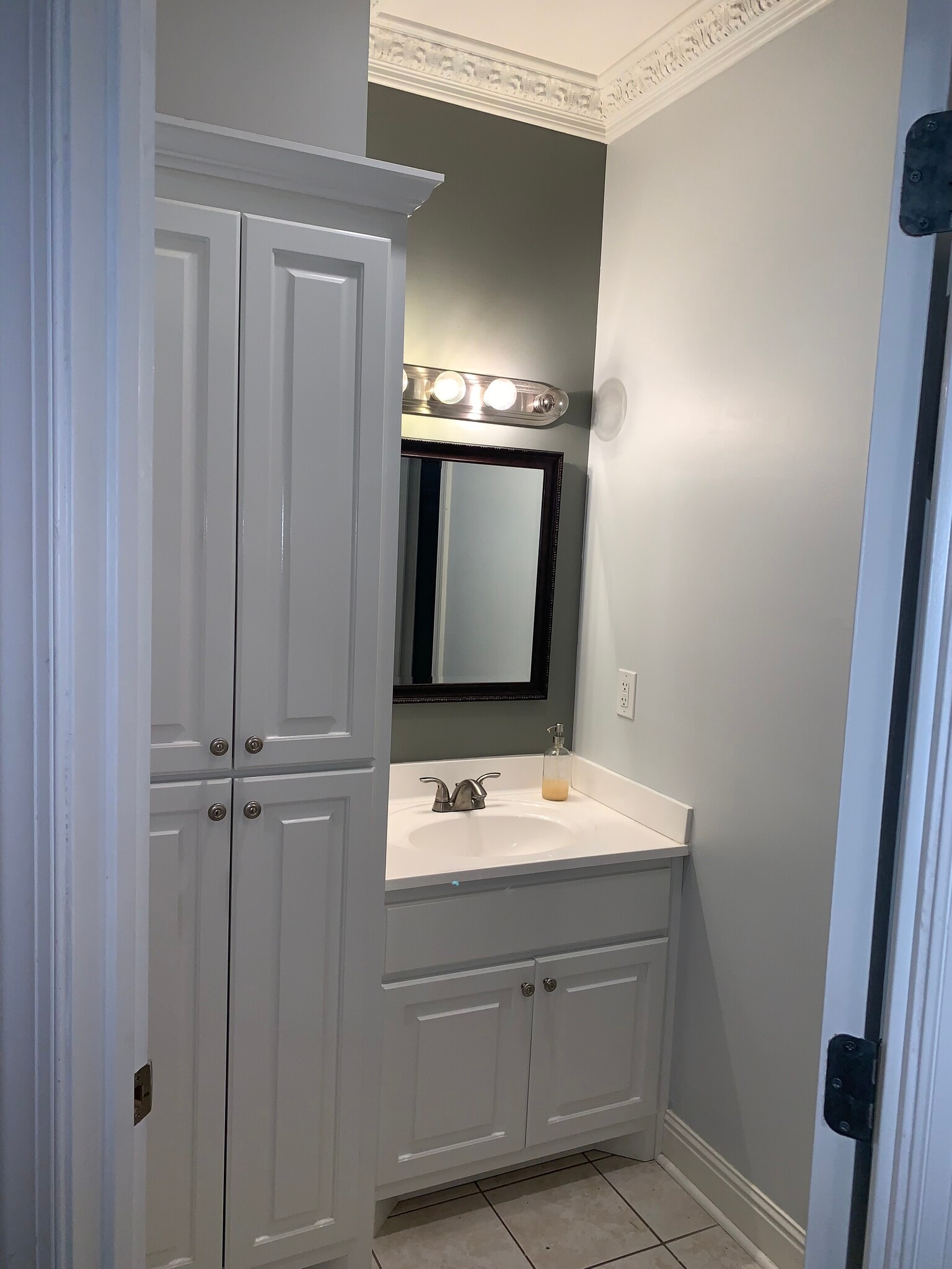 Bathroom (upstairs) - 405 Scarlet Cove