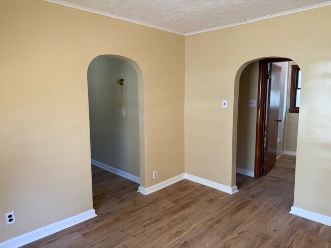 Building Photo - 209 Yates Ave