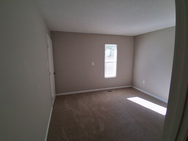 Building Photo - 2 Bedroom/1.5Bath Townhome on Bemiss