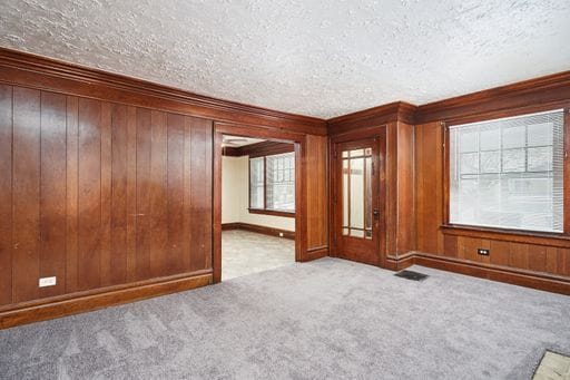Building Photo - Large remodeled 4 bed 1  bath in West Akron !