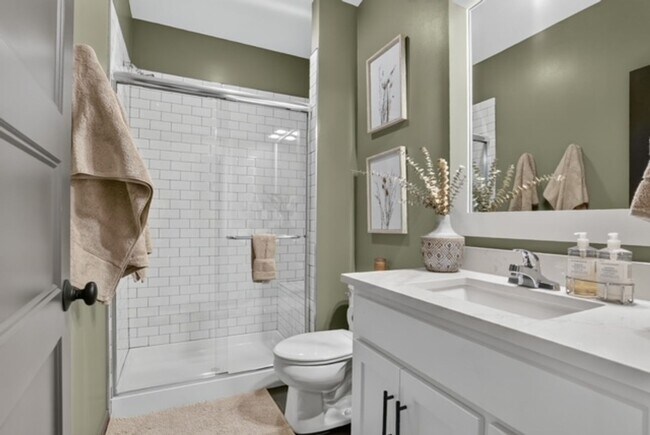 Building Photo - Luxury Furnished 5 Bed | 4.5 Bath Home | Flexible Leasing Options: 3+ Month & Long-Term Lease Opt...