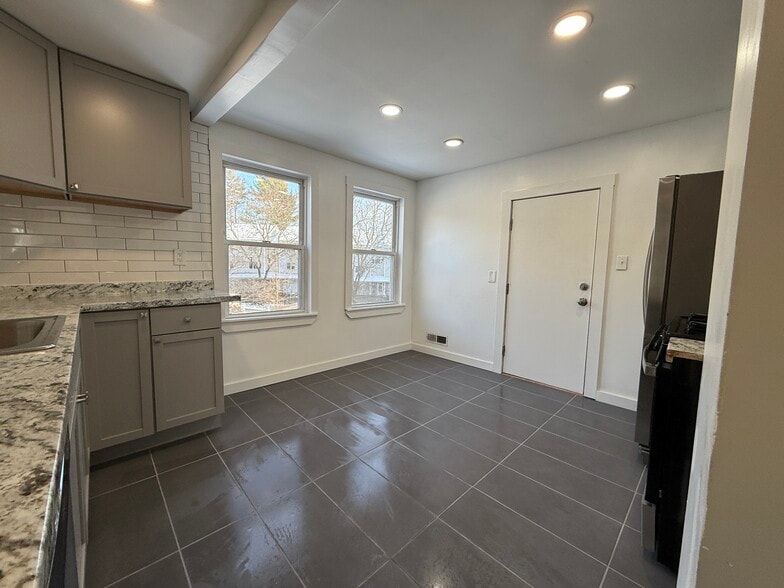 Building Photo - 712 East St