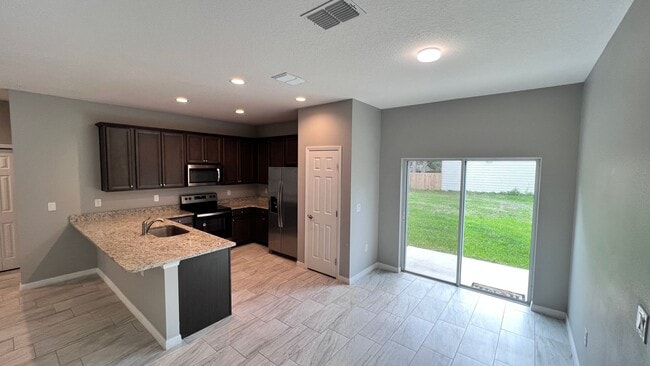 Building Photo - GORGEOUS Bedroom, 2 Bathroom Home in Palm ...