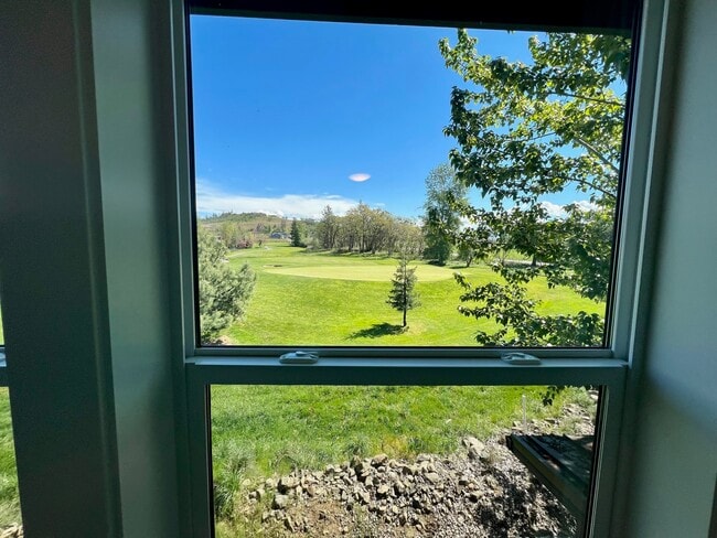 Building Photo - 107 Golf Vw Dr