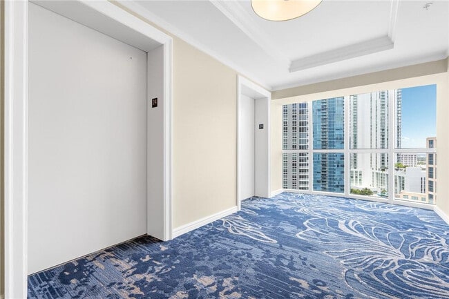 Building Photo - 347 N New River Dr E