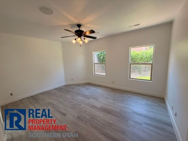 Building Photo - Legacy Townhome