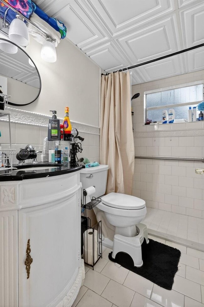 Building Photo - 135 South Dr