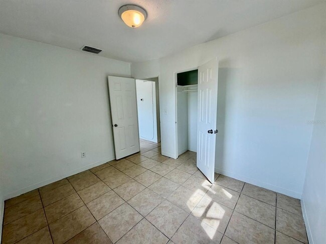 Building Photo - 4627 19th Ave S