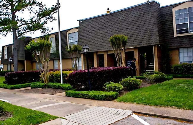 Primary Photo - 6311 Beverly Hill St