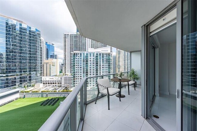 Building Photo - 1300 Brickell Bay Dr