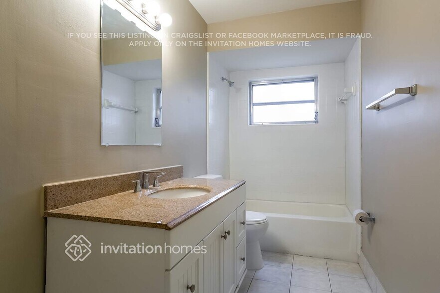 Building Photo - 341 SW 64th Ave