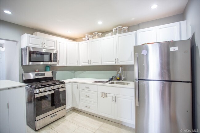 Building Photo - 261 Rutland Rd