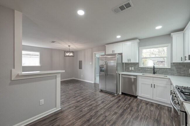 Building Photo - 513 Barkley St