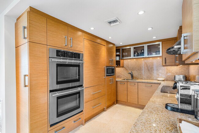 Building Photo - 2780 S Ocean Blvd