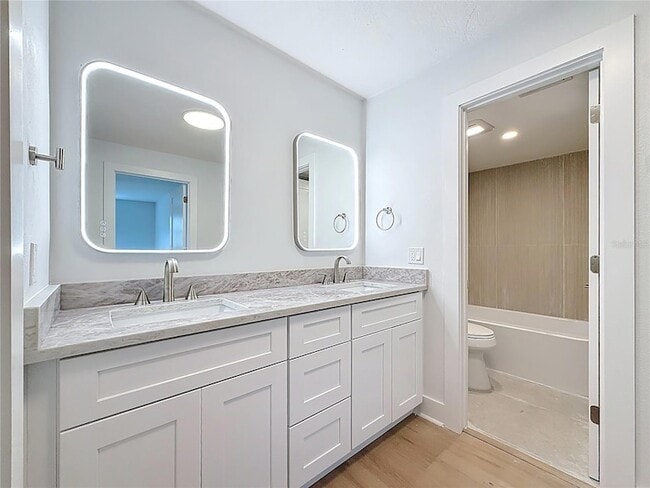 Building Photo - 200 Country Club Dr