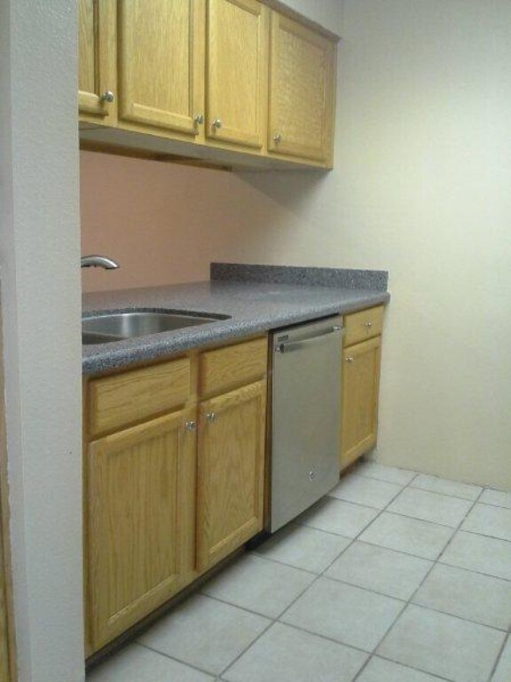 Building Photo - N 68th St