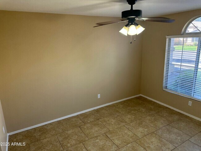 Building Photo - 4833 W Taro Dr