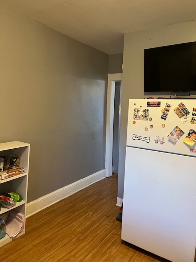 Building Photo - Lovely Hampden EOG 2bd/2ba Rowhome w CAC & W/D! Available 7/15