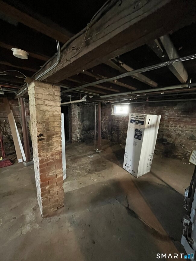 Building Photo - 525 Allen St