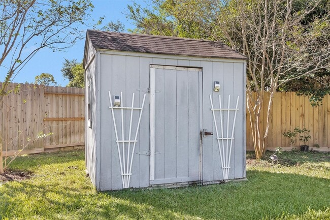 Building Photo - 13650 Cherrydown St