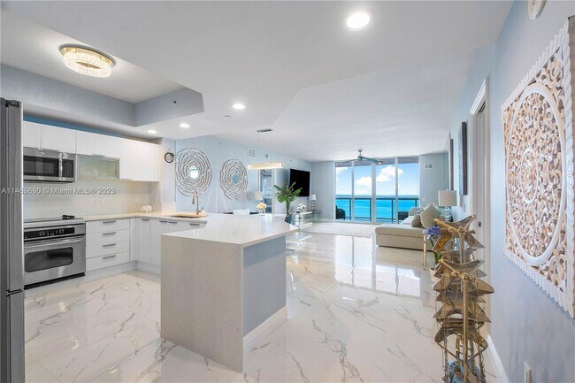 Building Photo - 2650 Lake Shore Dr