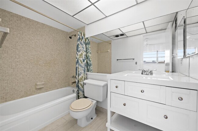 Building Photo - 5031 W Oakland Park Blvd