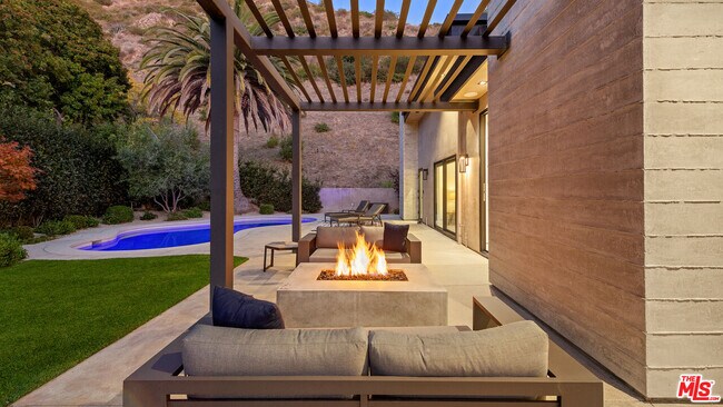 Building Photo - 5958 Paseo Cyn Dr