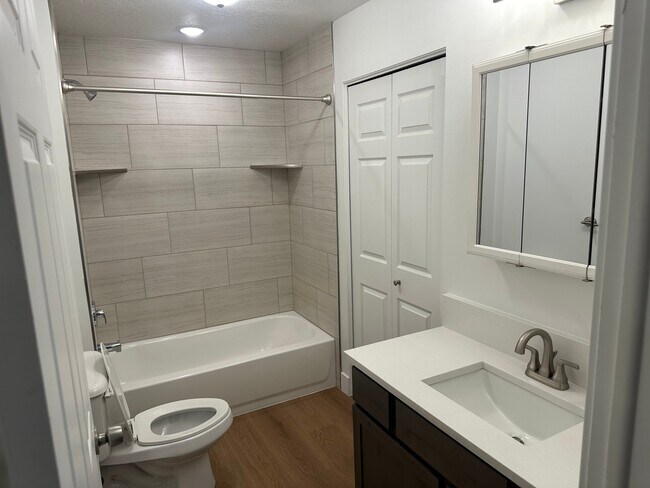 Building Photo - 765 Lupine Ct
