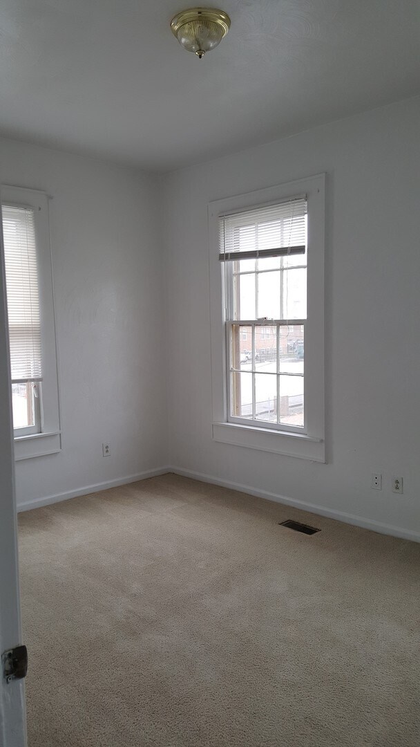 Building Photo - 431 County St