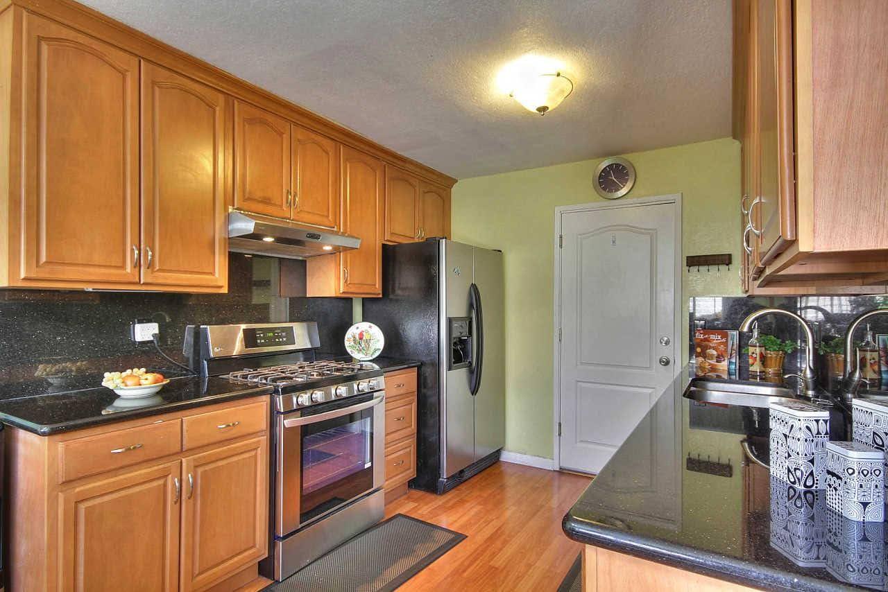 Kitchen - 33067 Lake Michigan St